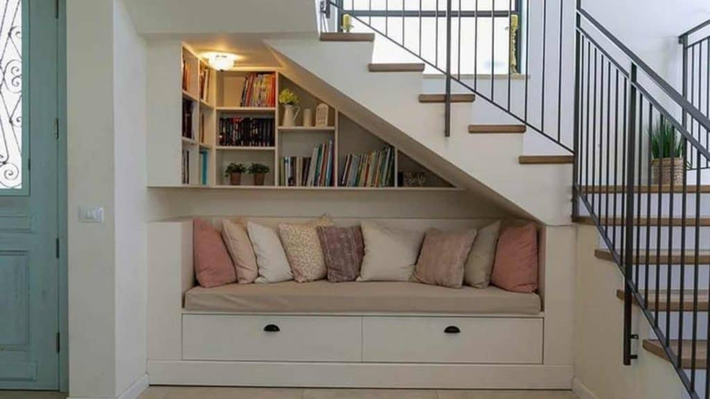 Sudut Baca (Reading Nook)